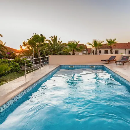 2 Pools-3 By Interhome Daire *