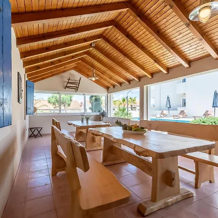 2 Pools-3 By Interhome Daire
