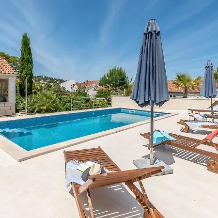2 Pools-3 By Interhome Daire
