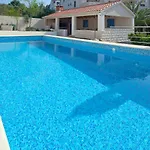 2 Pools-3 By Interhome * 苏提万