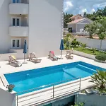 公寓 2 Pools-3 By Interhome *