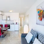 2 Pools-3 By Interhome 公寓 *