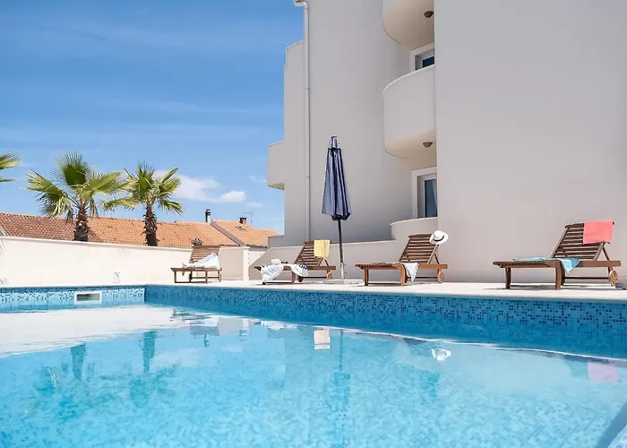 2 Pools-3 By Interhome Apartman Sutivan