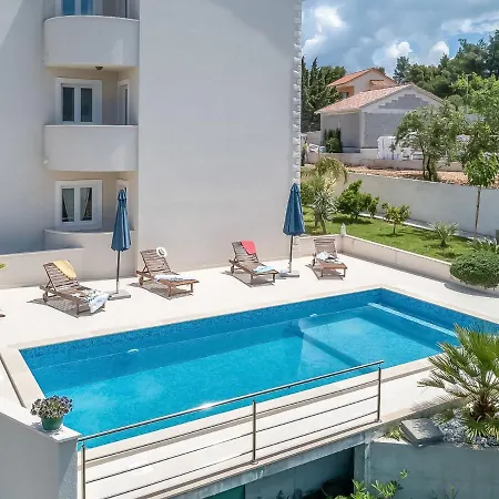 Appartement 2 Pools-3 By Interhome *