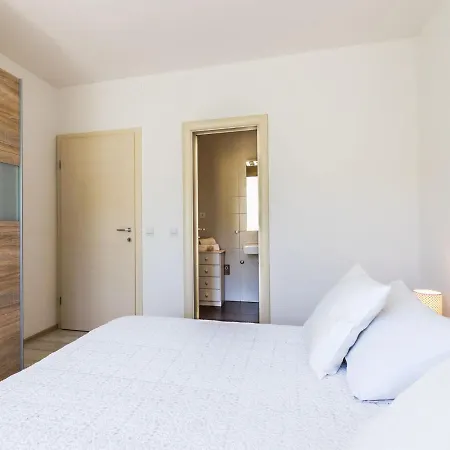 2 Pools-3 By Interhome Apartmán