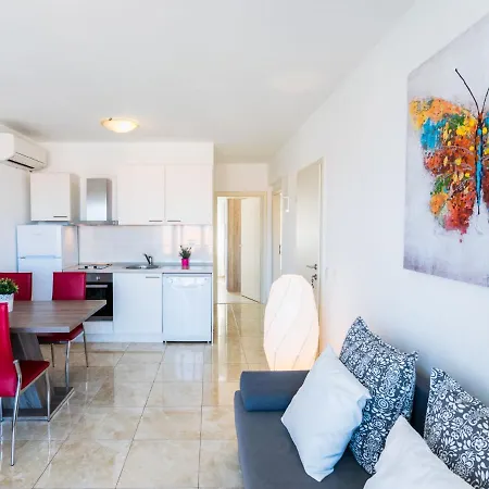 2 Pools-3 By Interhome Apartmán *